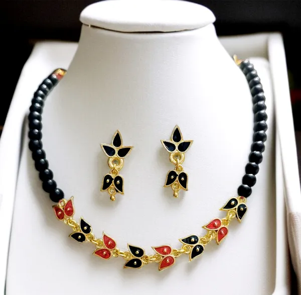 Assamese_Traditional_Copper_Based_R-B_Leaf_Design_With_Golden_Ball_Golpata_Jewellery_Set