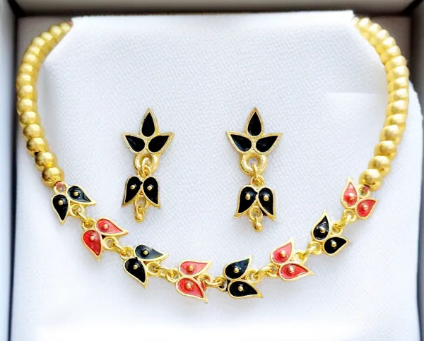 Assamese_Traditional_Copper_Based_R-B_Leaf_Design_With_Golden_Ball_Golpata_Jewellery_Set