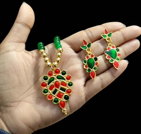 Assamese_Traditional_Copper_Based_Red_Green_Dugdugi_Moni_Tassel_Jewellery_Set