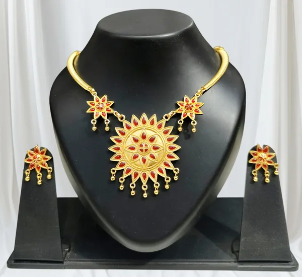 Assamese_Traditional_Copper_Based_Sunflower-Shaped_Red_Jewellery_Set