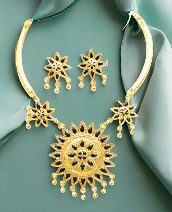 Assamese_Traditional_Copper_Based_Sunflower-Shaped_Black_Jewellery_Set