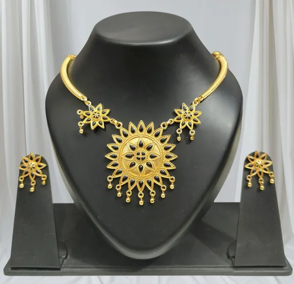 Assamese_Traditional_Copper_Based_Sunflower-Shaped_Black_Jewellery_Set