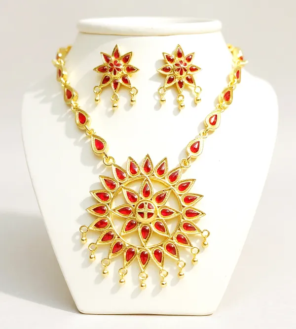 Assamese_Traditional_Copper_Based_Sunflower-Shaped_Red_Jewellery_Set
