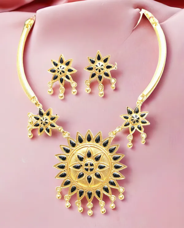 Assamese_Traditional_Copper_Based_Sunflower-Shaped_Black_Jewellery_Set