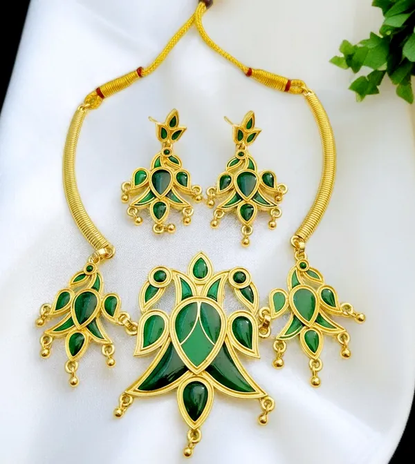 Assamese_Traditional_Copper_Green_Meenakari_Henpata_Pipe_Jewllery_Set