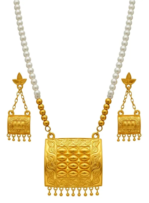 Assamese_Traditional_Golden_Biskut_White_Moni_Tassel_Jewellery_Set