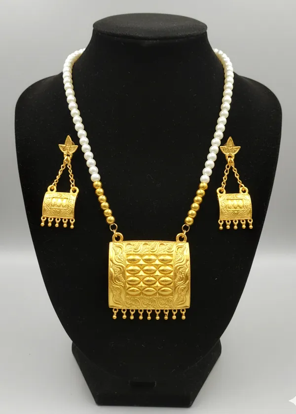 Assamese_Traditional_Golden_Biskut_White_Moni_Tassel_Jewellery_Set