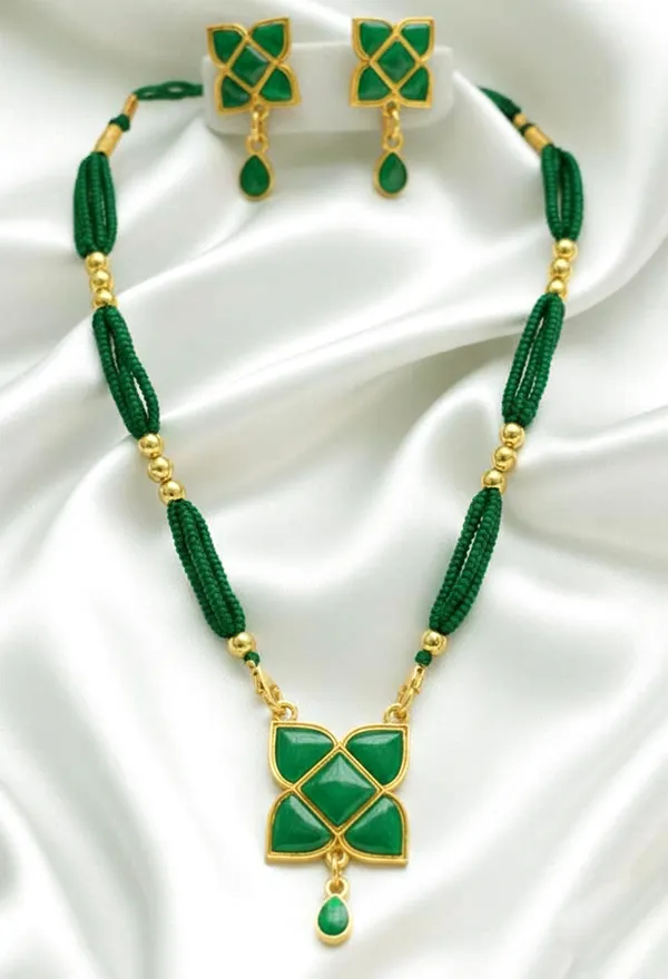 BG_GOLD_Assamese_Traditional_Copper_Based_Green_Square_Tassel_Jewellery_Set