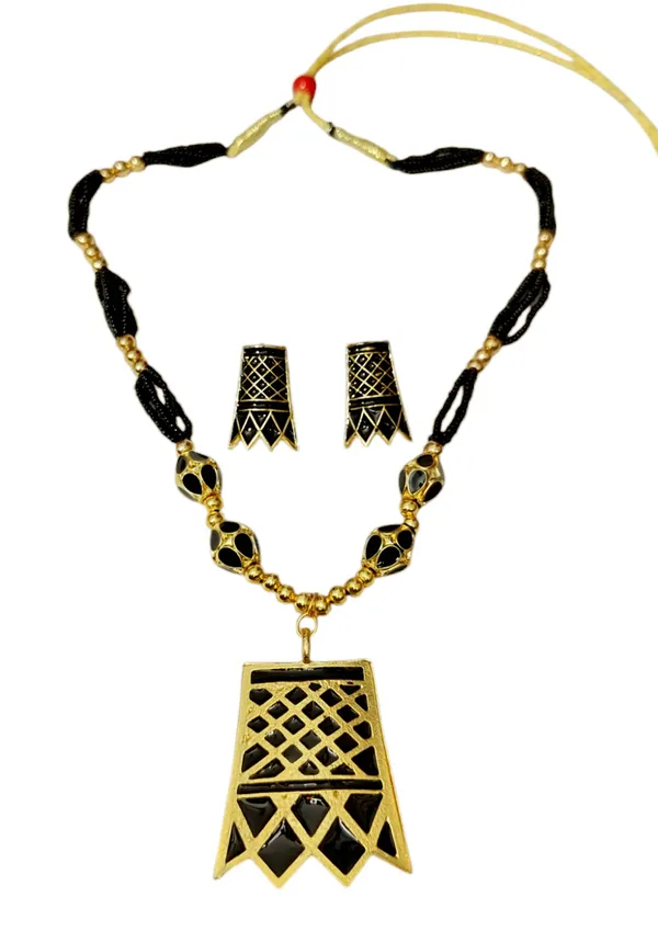 Assamese_Traditional_Black_Meenakari_Thuriya_4_Ball_Tassel_Jewellery_Set