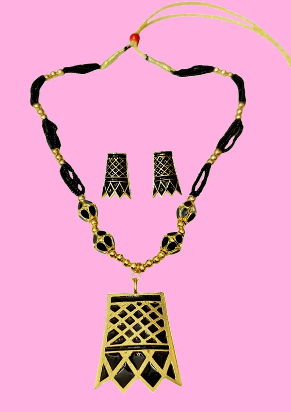 Assamese_Traditional_Black_Meenakari_Thuriya_4_Ball_Tassel_Jewellery_Set