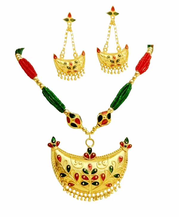 Assamese_Traditional_Red_Green_Junbiri_With_Monimala_Tassel_Jewellery_Set