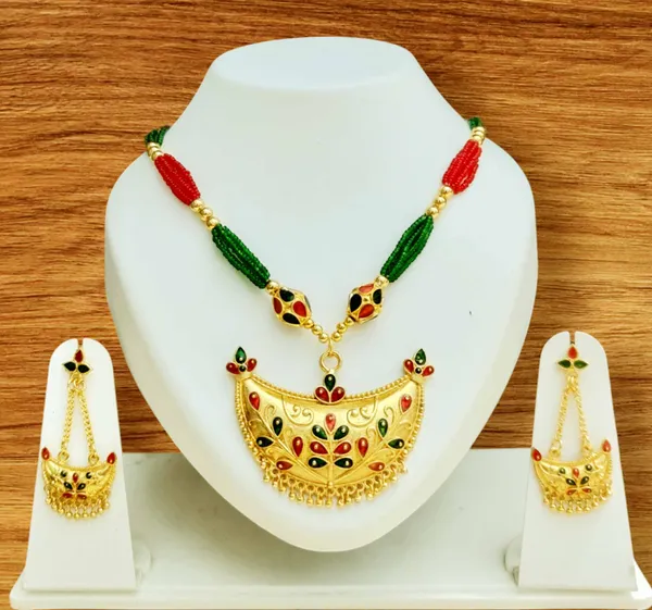 Assamese_Traditional_Red_Green_Junbiri_With_Monimala_Tassel_Jewellery_Set