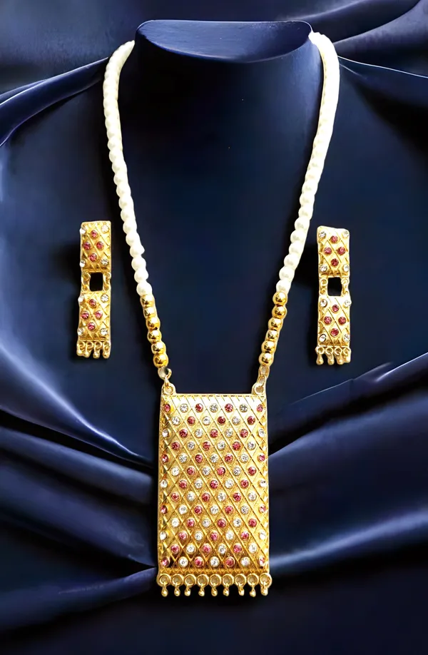Assamese_Traditional_Pink-White_Stone_Biskut_White_Mini_Tassel_Set