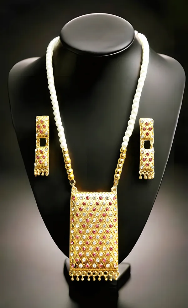 Assamese_Traditional_Pink-White_Stone_Biskut_White_Mini_Tassel_Set