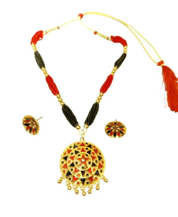 Assamese_Traditional_Red_Black_Japi_With_Tassel_Jewellery_Set