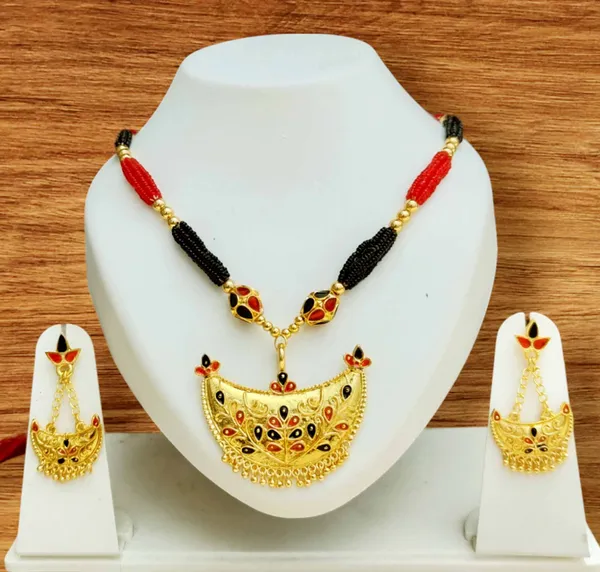 Copper_Based_Assamese_Traditional_Red_Black_Junbiri_With_Monimala_Tassel_Jewellery_Set