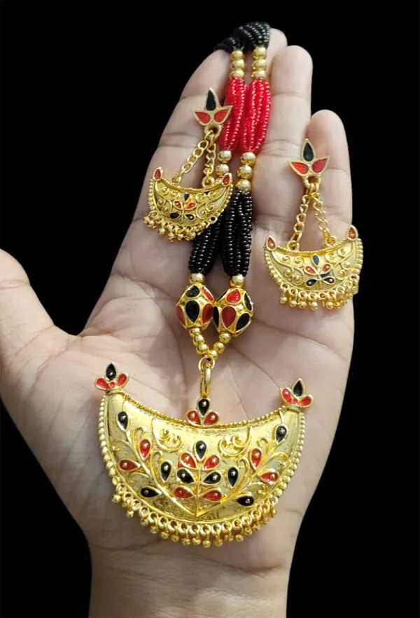 Copper_Based_Assamese_Traditional_Red_Black_Junbiri_With_Monimala_Tassel_Jewellery_Set
