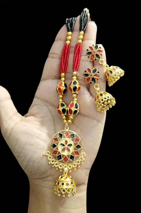Assamese_Traditional_Red_Black_Small_Japi_With_4_Monimala_Tassel_Jewellery_Set