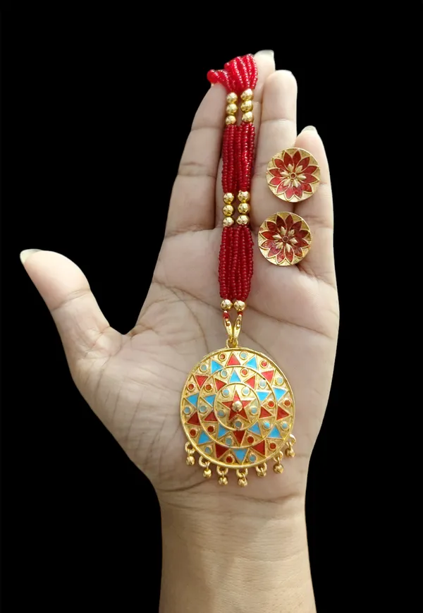 Assamese_Traditional_Red_Blue_Japi_With_Tassel_Jewellery_Set