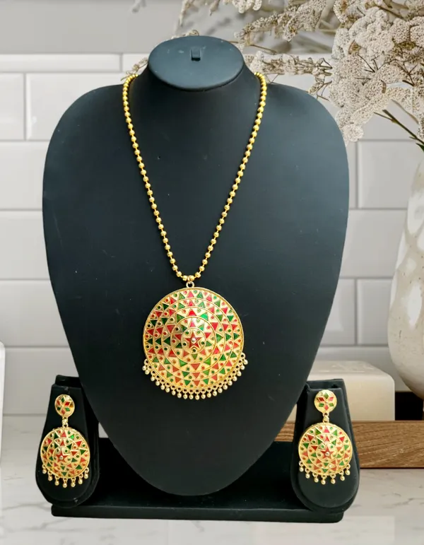 Assamese_Traditional_Red_Green_Big_Japi_With_Goti_Chain