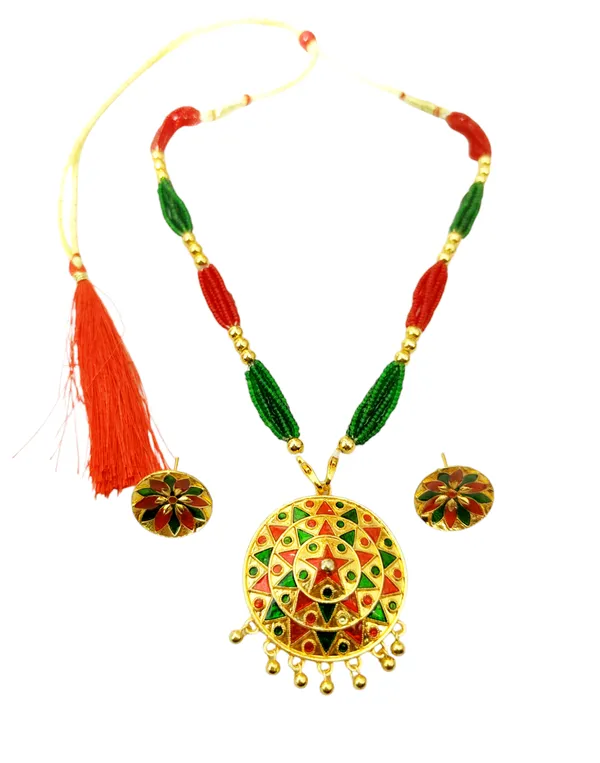 Assamese_Traditional_Red_Green_Japi_With_Tassel_Jewellery_Set