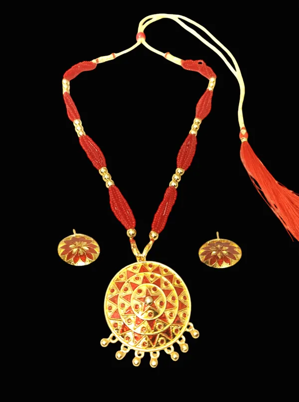Assamese_Traditional_Red_Japi_With_Tassel_Jewellery_Set