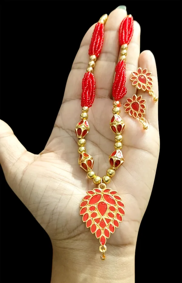 Copper_Based_Assamese_Traditional_Red_Meenakari_Dugdugi_4_Ball_Monimala_Tassel_Jewellery_Set