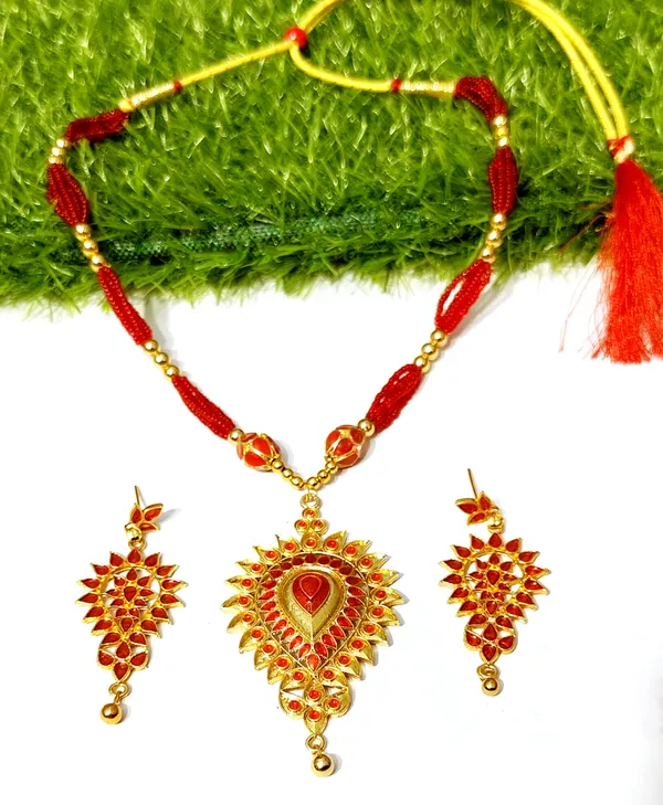 Assamese_Traditional_Red_Dugdugi_With_Monimala_Tassel_Jewellery_Set
