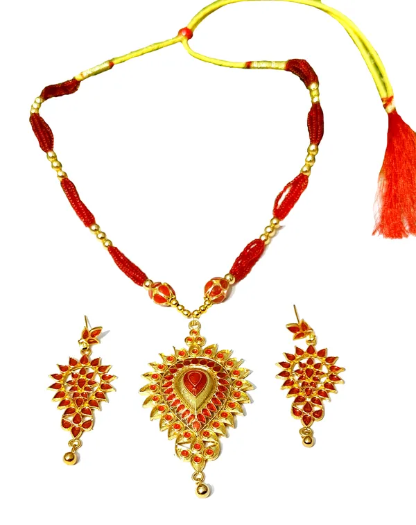 Assamese_Traditional_Red_Dugdugi_With_Monimala_Tassel_Jewellery_Set