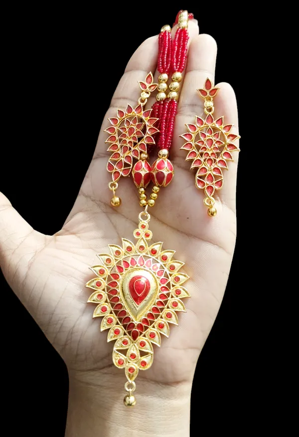 Assamese_Traditional_Red_Dugdugi_With_Monimala_Tassel_Jewellery_Set