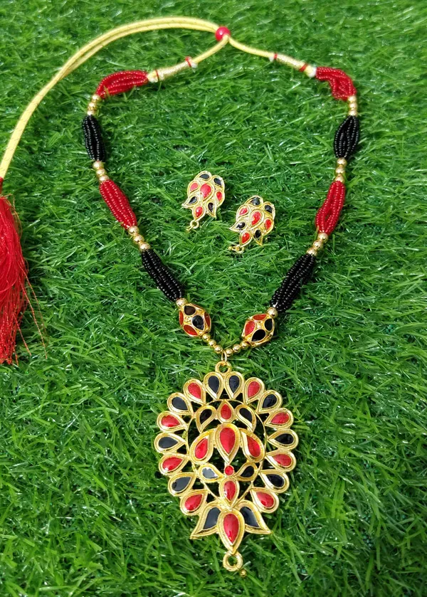 Assamese_Traditional_Red_Black_Dugdugi_Monimala_Tassel_Jewellery_Set