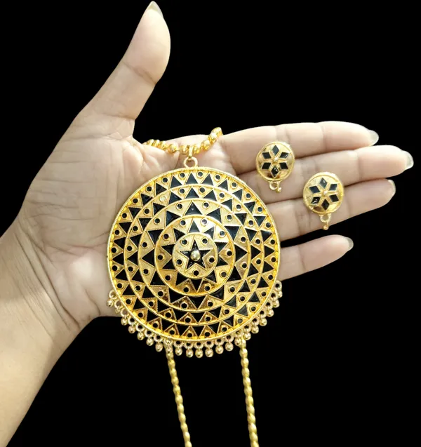 Assamese_Traditional_Black_Big_Japi_Top_Earring_With_Goti_Chain