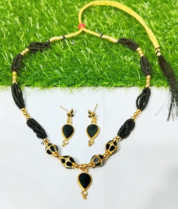 Copper_Based_Assamese_Traditional_Black_Golpata_Locket_4_Monimala_Tassel_Jewellery_Set
