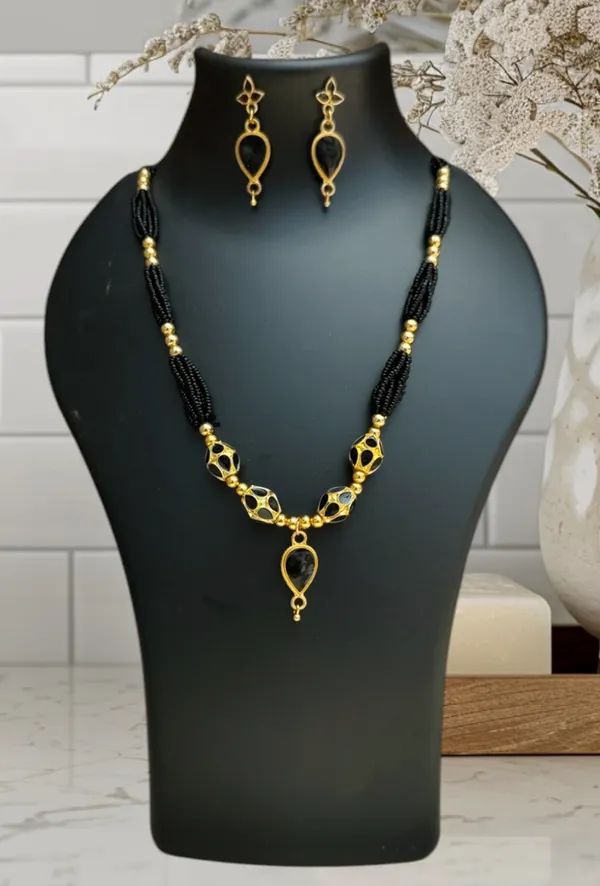 Copper_Based_Assamese_Traditional_Black_Golpata_Locket_4_Monimala_Tassel_Jewellery_Set
