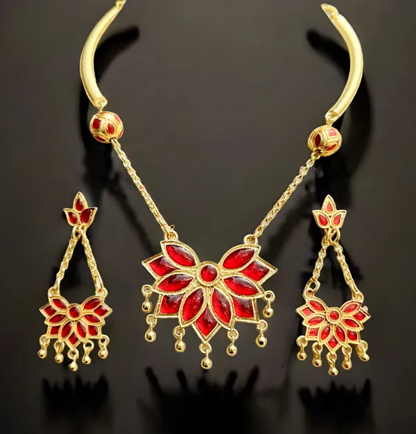 Assamese_Traditional_Copper_Based_Red_Meenakari_Pipe,_Ball,_Chain_Jewellery_Set