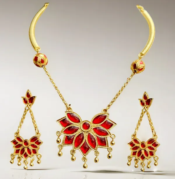 Assamese_Traditional_Copper_Based_Red_Meenakari_Pipe,_Ball,_Chain_Jewellery_Set