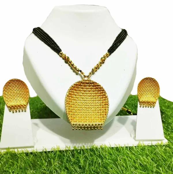 Assamese_Traditional_Golden_Black_Kula_Jewellery_Set