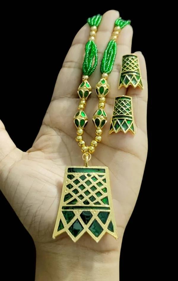 Assamese_Copper_Based_Traditional_Green_Meenakari_Thuriya_4_Ball_Tassel_Jewellery_Set
