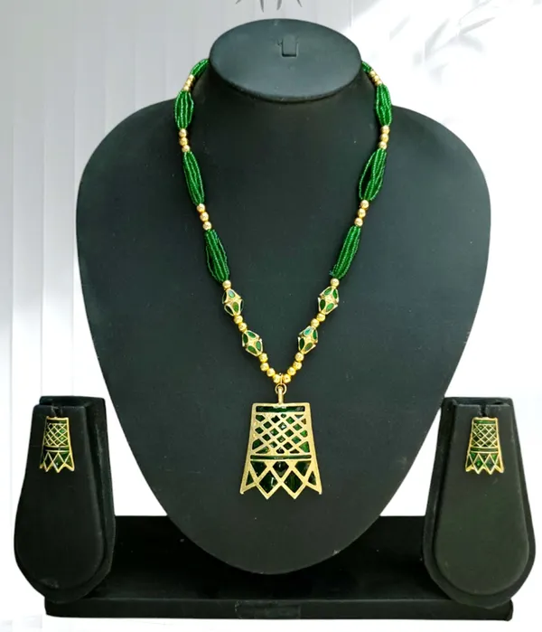 Assamese_Copper_Based_Traditional_Green_Meenakari_Thuriya_4_Ball_Tassel_Jewellery_Set
