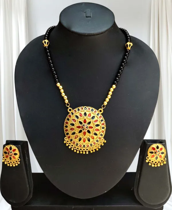 Assamese_Traditional_Red_Black_Japi_Ball_Moni_Tassel_Jewellery_Set