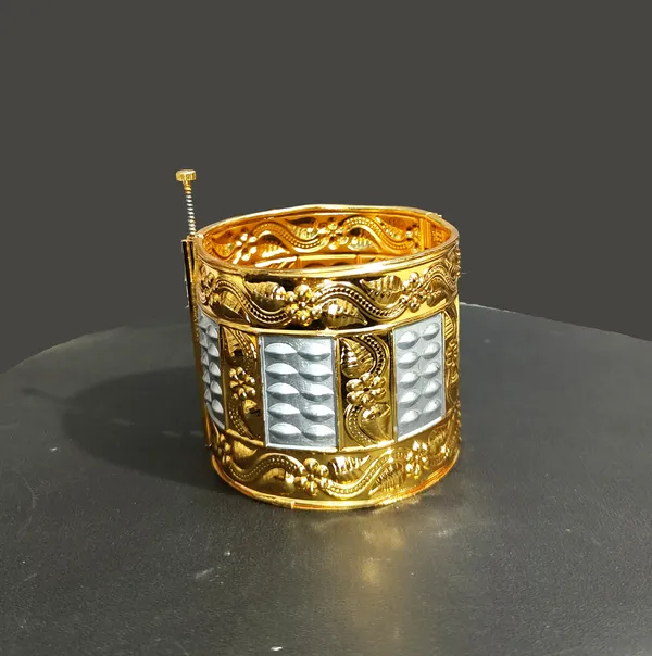 BG_GOLD_COPPER_BASED_Assamese__Traditional_Muthi_Kharu