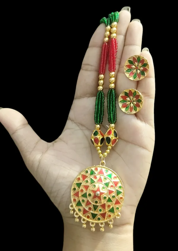 Assamese_Traditional_R-G_Japi_With_Monimala_Tassel
