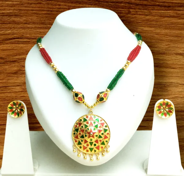 Assamese_Traditional_R-G_Japi_With_Monimala_Tassel
