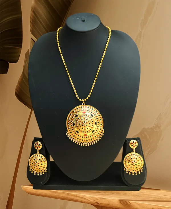 Assamese_Traditional_Red_Black_Big_Japi_With_Goti_Chain