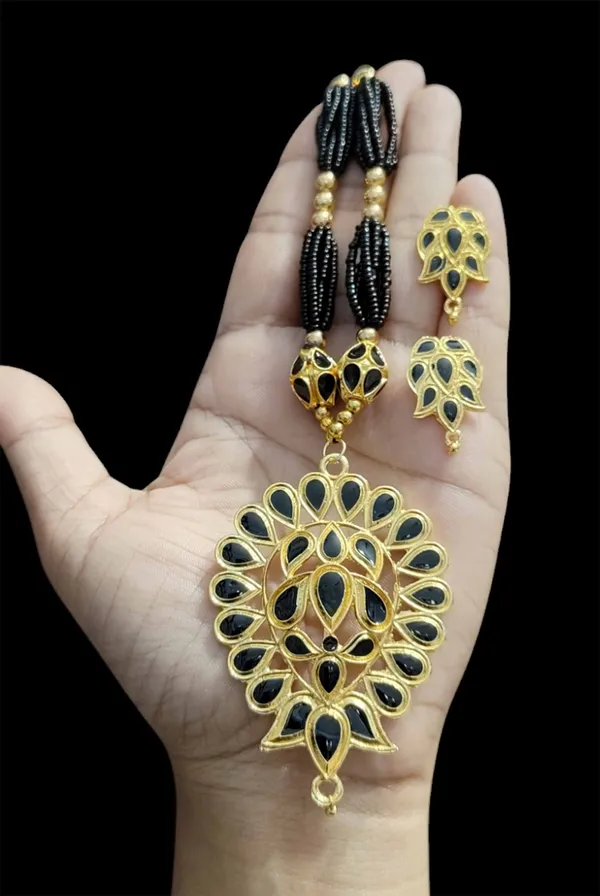 Assamese_Traditional_Black_Meenakari_Dugdugi_Monimala_Tassel_Jewellery_Set