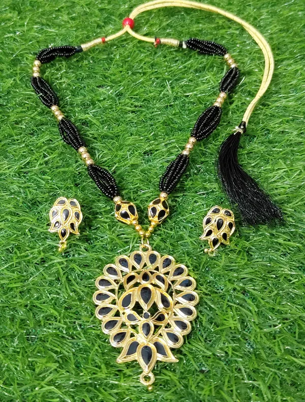 Assamese_Traditional_Black_Meenakari_Dugdugi_Monimala_Tassel_Jewellery_Set