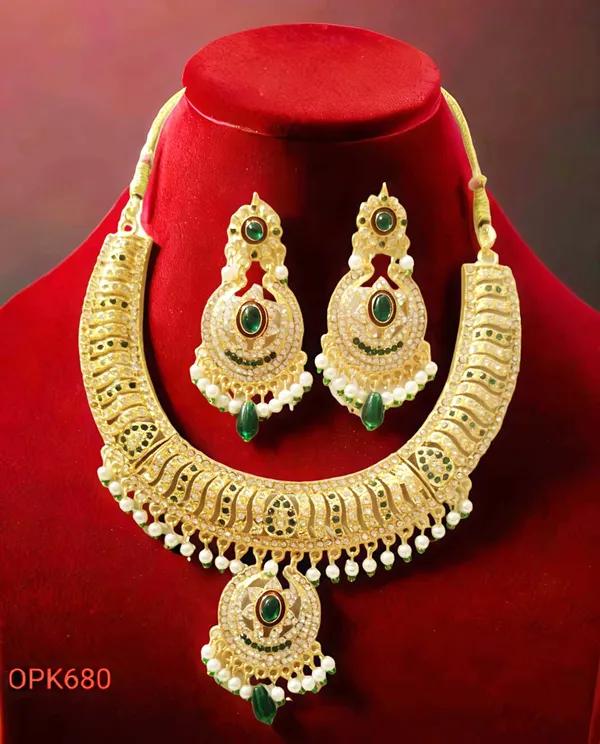 Balaji_Gold_Gold-Plated_Rajputi_Choker_Necklace_Set_with_Emerald_Green_Stones_and_Pearl_Droplets