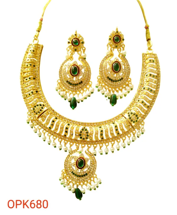 Balaji_Gold_Gold-Plated_Rajputi_Choker_Necklace_Set_with_Emerald_Green_Stones_and_Pearl_Droplets