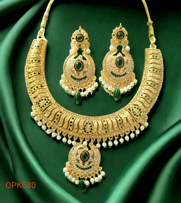 Balaji_Gold_Gold-Plated_Rajputi_Choker_Necklace_Set_with_Emerald_Green_Stones_and_Pearl_Droplets