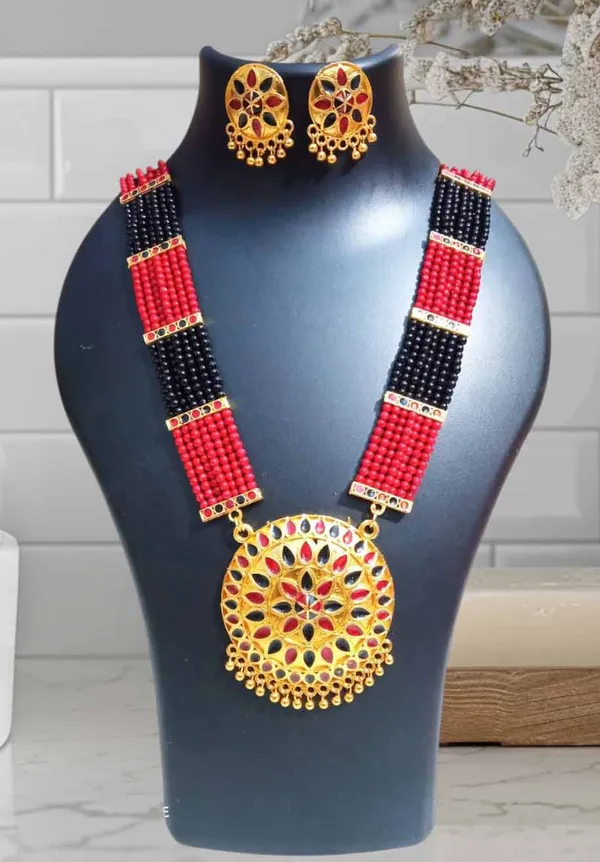 Assamese_Traditional_Gold_Plated_Red_Black_Colour_Japi_Tassel_Jewellery_Set_For_Women